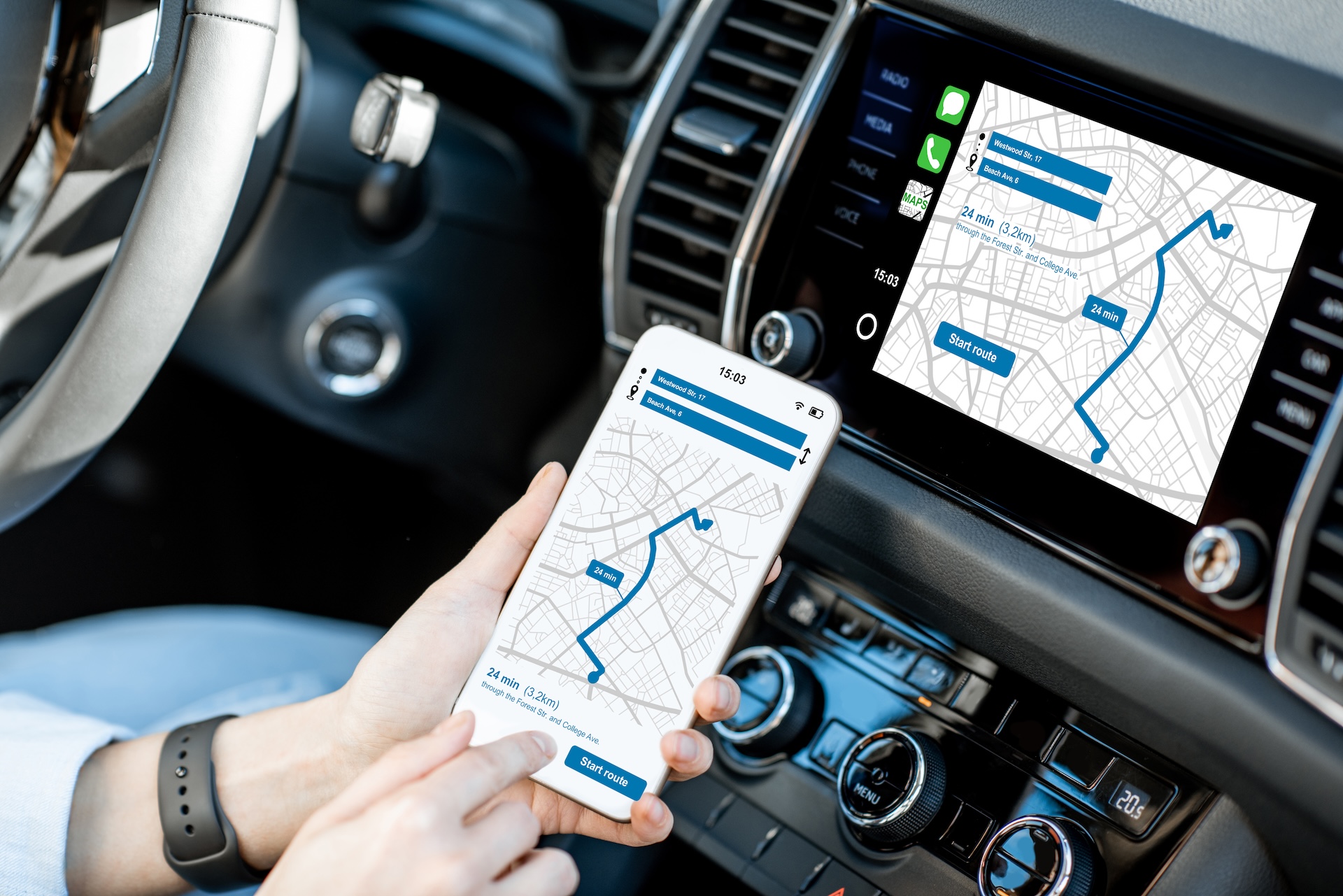 smart-phone-with-navigation-app-in-the-car-2023-11-27-05-34-31-utc